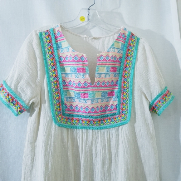 entro Dresses & Skirts - Beautiful embroidery dress